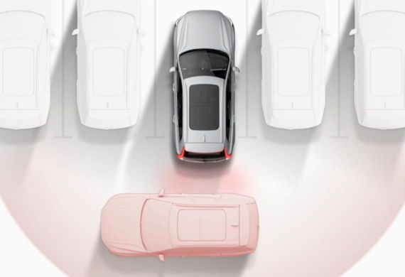 Systém varování před křížením cesty jiným vozidlem s funkcí automatického brzdění